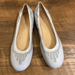 Vionic Grey Ballet Flats Sz. 11. Never been worn.